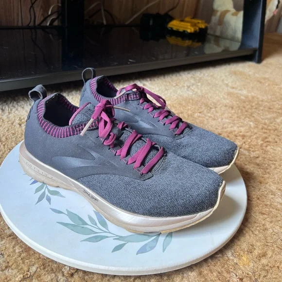 Brooks Ricochet Sneaker 9.5 1202921B018 Running Shoes Black, Burgundy. - Picture 4 of 17